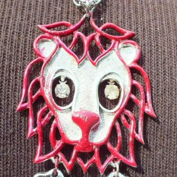 Large White Face Lion Necklace, Red and Silver Colors on Large Alloy Chain - Picture 2 of 8
